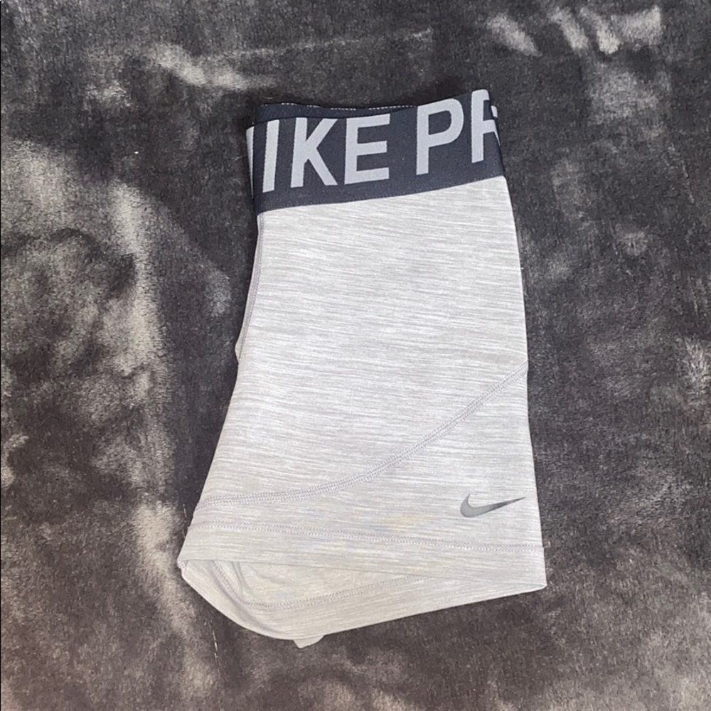 Gray Nike pros size S